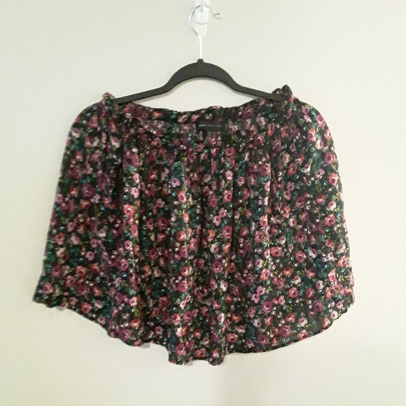 MNG Collection Light Mini Skirt With Pockets - Picture 3 of 7